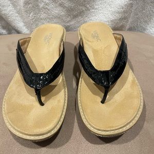 Vionic Grenada Platform Wedge - Black Thong Sandal